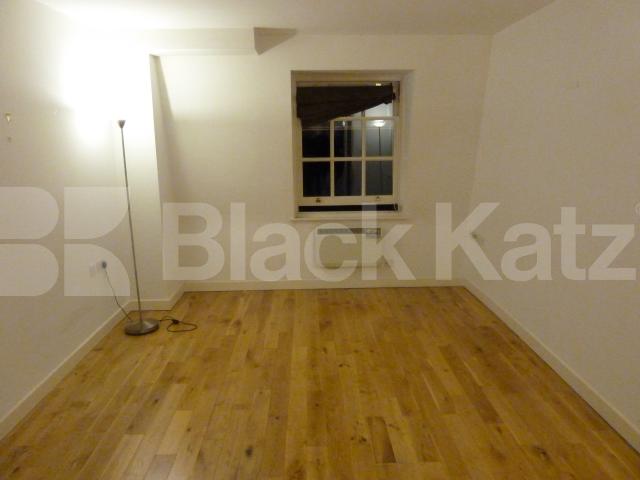 			NEW INSTRUCTION, 1 Bedroom, 1 bath, 1 reception Flat			 Stoke Newington High Street, STOKE NEWINGTON 